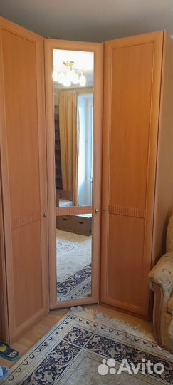 Угловой шкаф с зеркалом