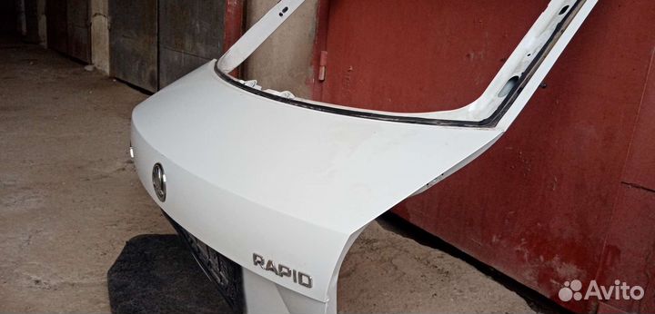 Крышка багажника skoda rapid