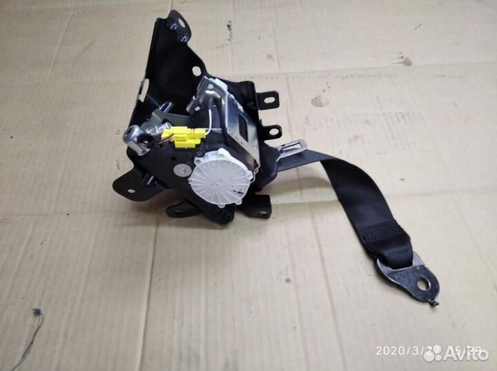 Ремень безопасности задний правый w204 C-class