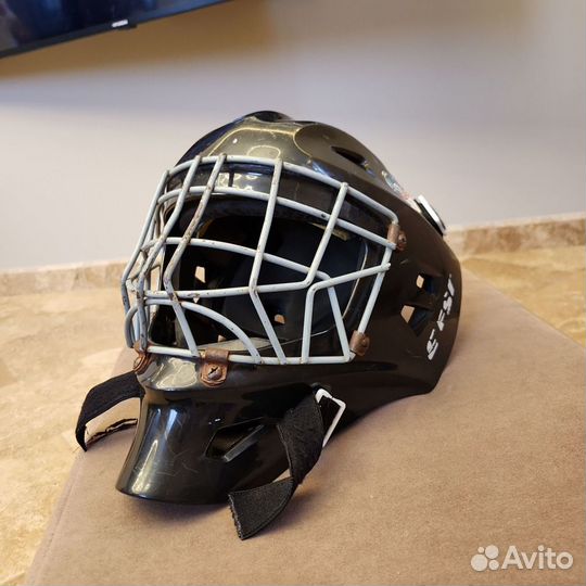 Шлем хоккейного вратаря