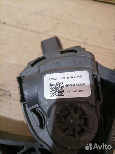 Педаль газа Ford Transit