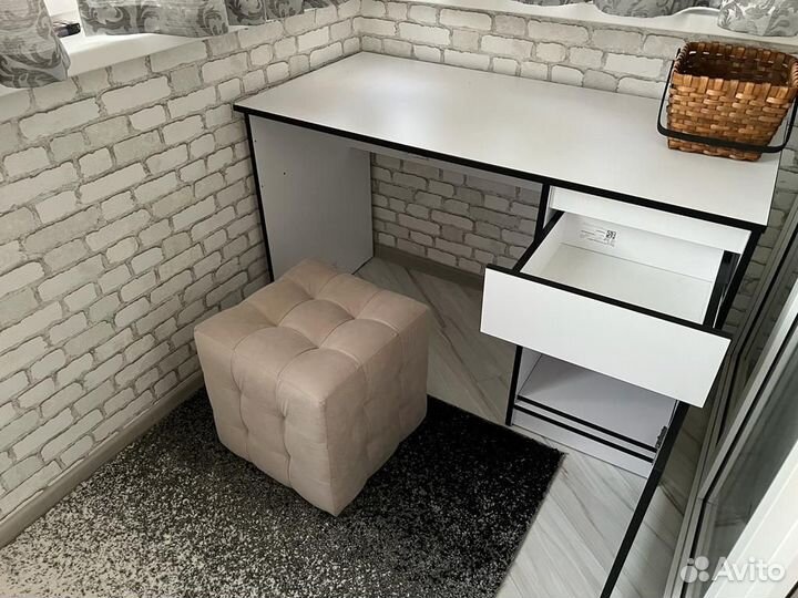 Письменный стол, компьютерный стол