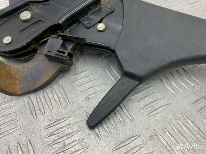 Рычаг стояночного тормоза Toyota Carina E AT190