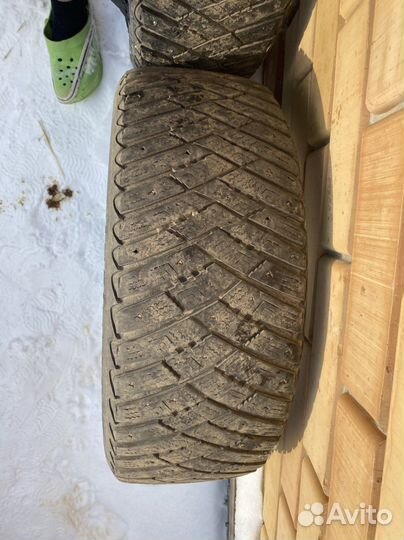 Goodyear UltraGrip 215/55 R17