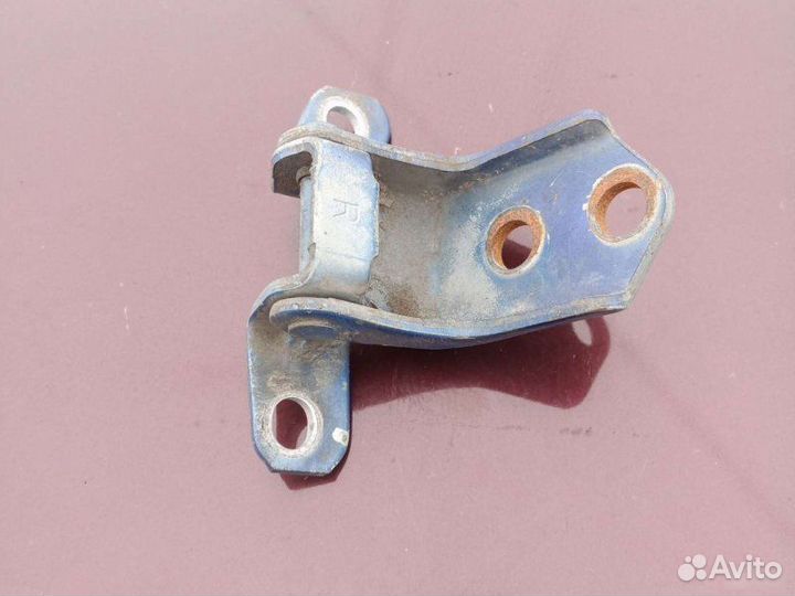 Петля двери передняя правая Mazda 3 2007