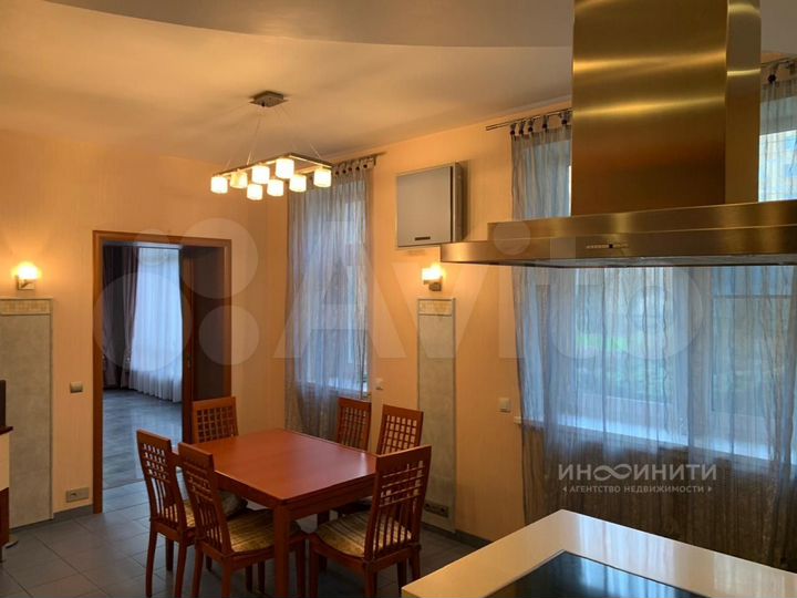 Таунхаус 240 м² на участке 3 сот.