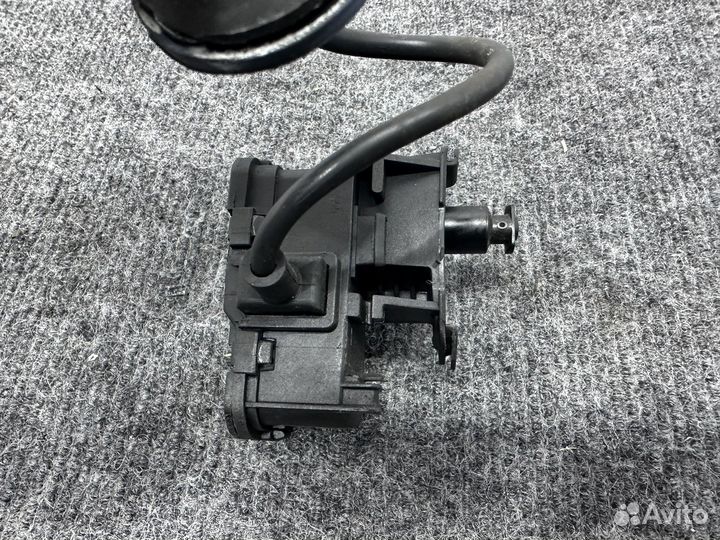 Замок лючка бензобака Volkswagen Jetta 6