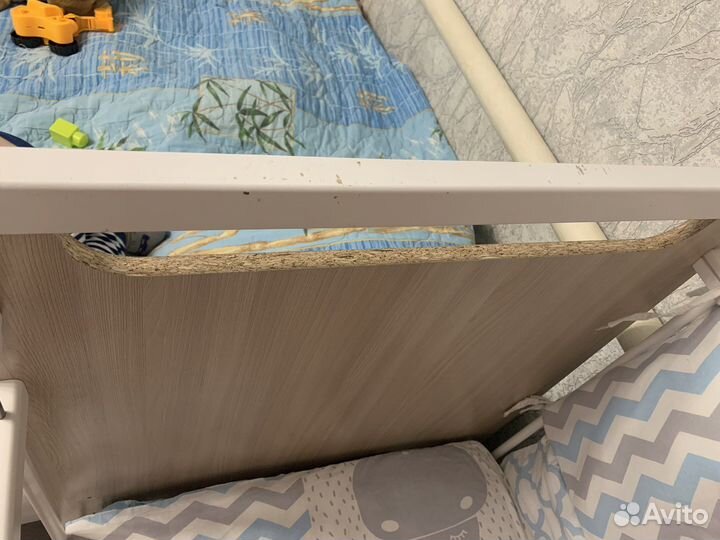 Детская кроватка с маятником