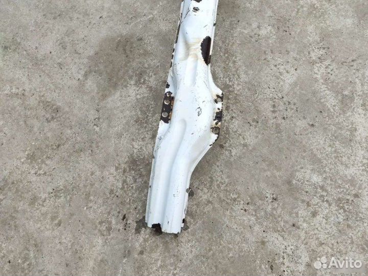 Усилитель бампера Volkswagen Crafter