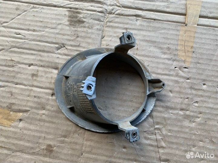 Окантовка противотуманной фары передняя левая