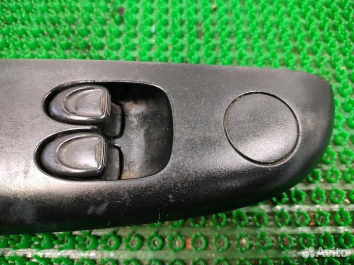 Блок управления стеклоподъёмниками передний левый