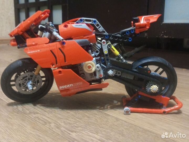 Модель мотоцикла Ducati corse