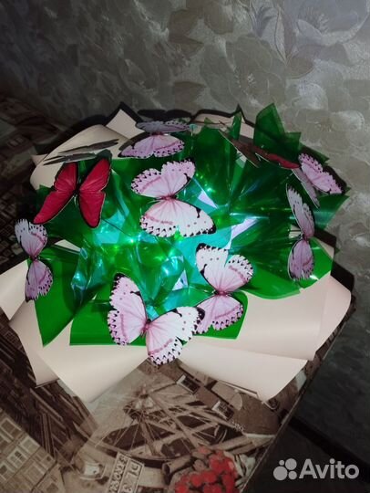 Букет из бабочек в коробке