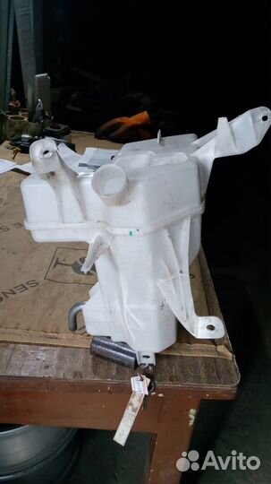 Бачок омывателя Nissan Juke