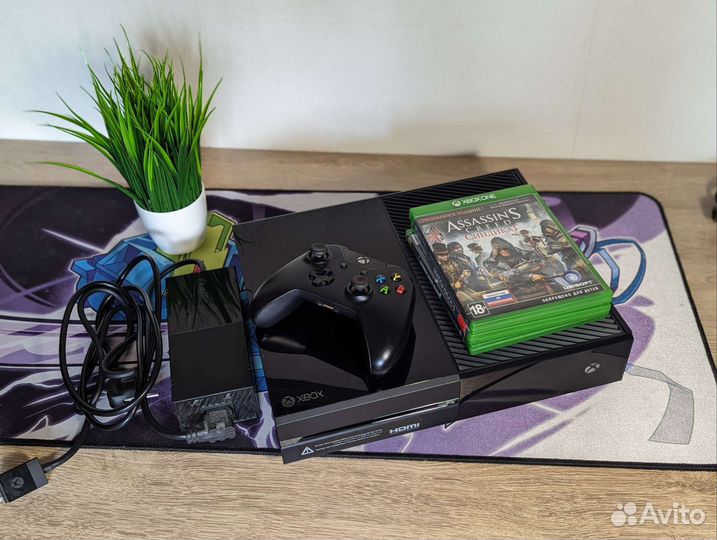 Приставка Xbox One 500 GB + игры