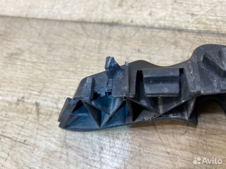 Кронштейн бампера передний левый Hyundai Solaris