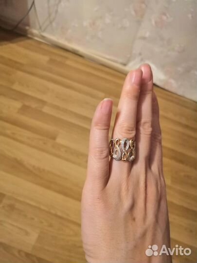 Золотое кольцо с бриллиант 0,32 новое
