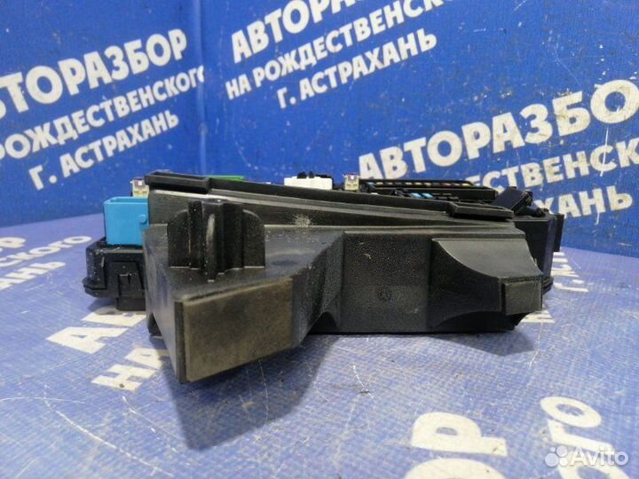 Блок предохранителей салона Opel Astra H универсал