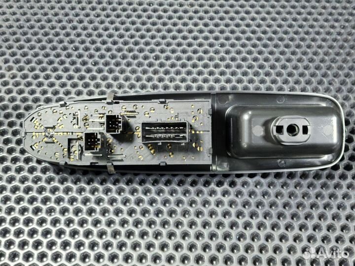 Новый блок кнопок стеклоподъёмников Peugeot 406