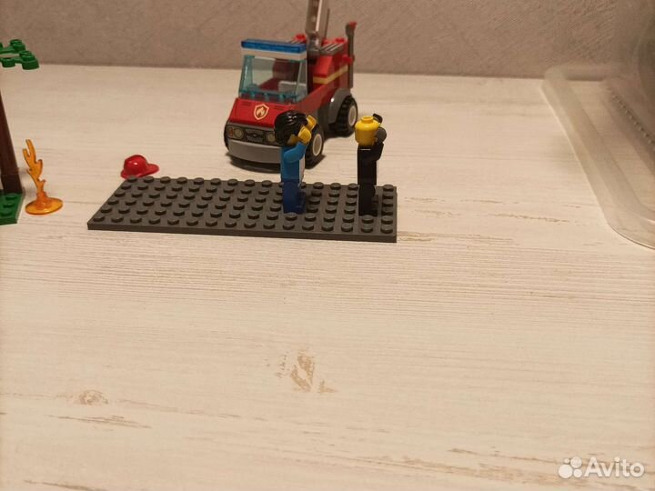 Lego City 60212 пожарные и 60239 полиция