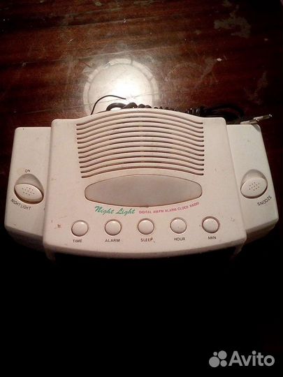 Радио + ночная подсветка + часы, оторвана антена