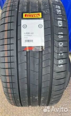 Pirelli P Zero Luxury Saloon 275/40 R21 и 315/35 R21 111Y
