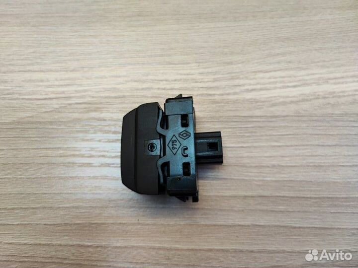 Кнопка системы стабилизации LADA X-Ray