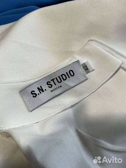 Платье белое эстетичное с пуговицами 42