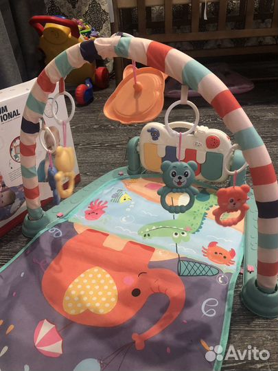 Развивающий коврик с пианино