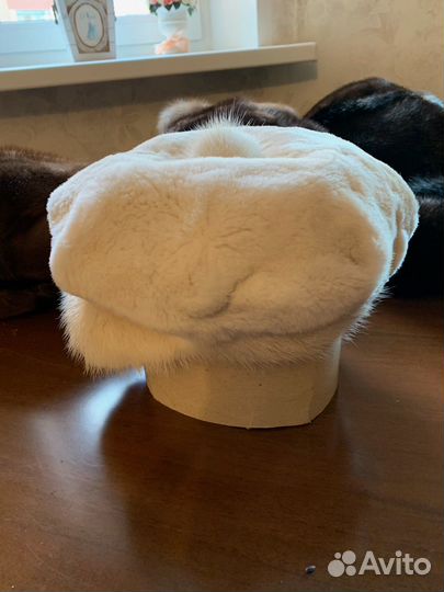 Женский берет из норки