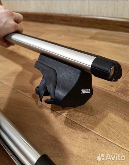 Багажник на рейлинги thule