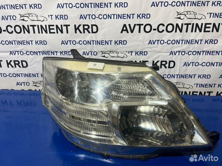 Фара правая Toyota Alphard MNH15 1MZ