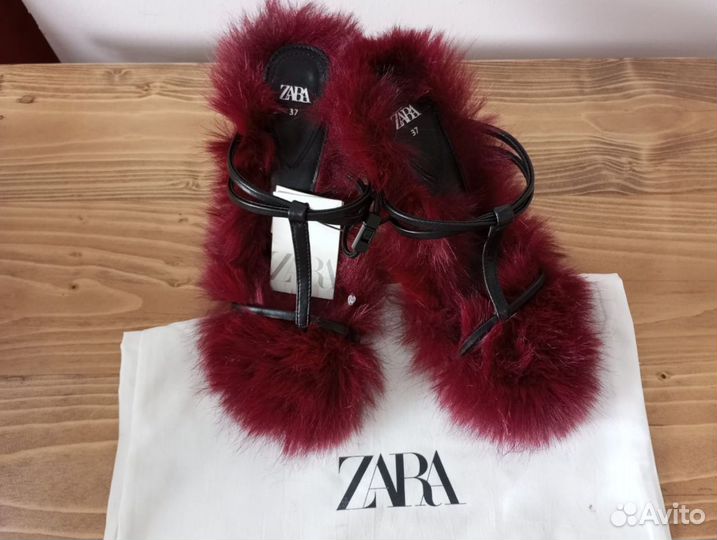 Босоножки Zara с мехом