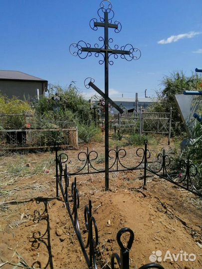 Производим благоустройство и уборку на могилах