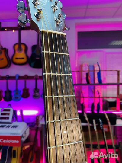 Гитара Yamaha FG700 (массив)