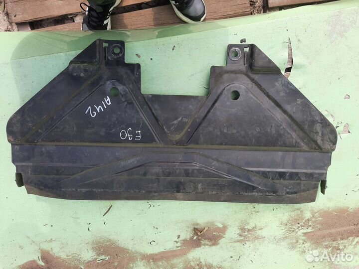 Воздухоотвод радиатора бмв Е90 Е92 Е93