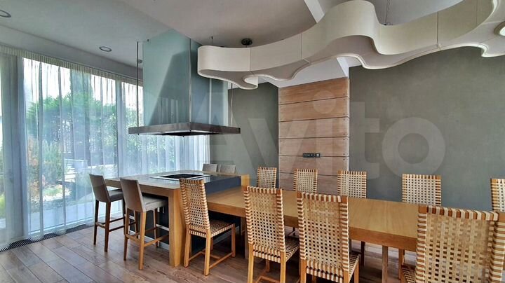 Дом 482 м² на участке 18 сот.