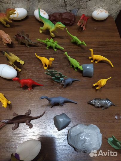 Коллекция фигурок динозавров