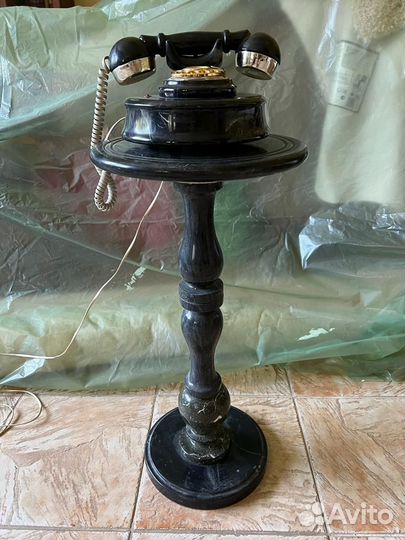 Подставка с телефоном из оникса