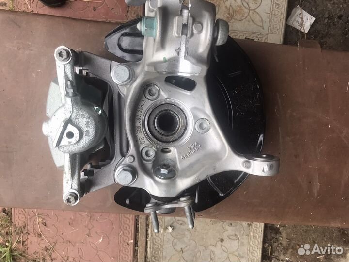 Кулак поворотный в сборе на VW tiguan 1.4