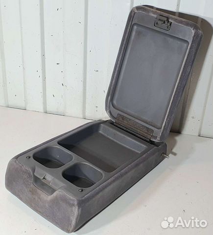 Подлокотник в заднее сиденье Toyota Avensis T220