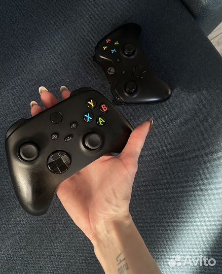 Xbox one s 1tb с играми 2 геймпада