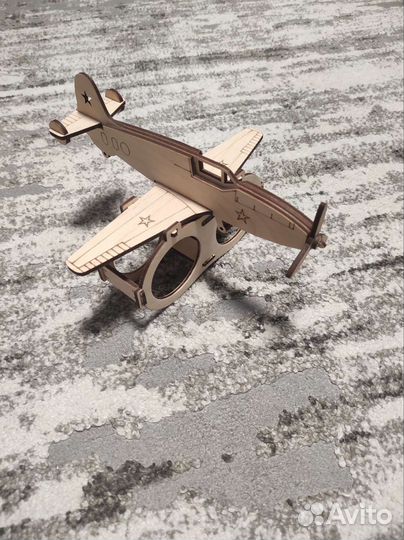Подарочный самолётик из дерева