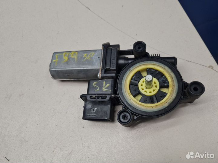 Моторчик стеклоподъёмника задний правый Mini Clubm