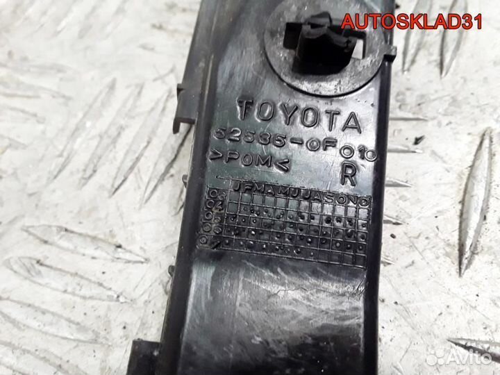 Кронштейн переднего бампера правый Corolla Verso