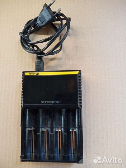 Зарядное устройство Nitecore D4