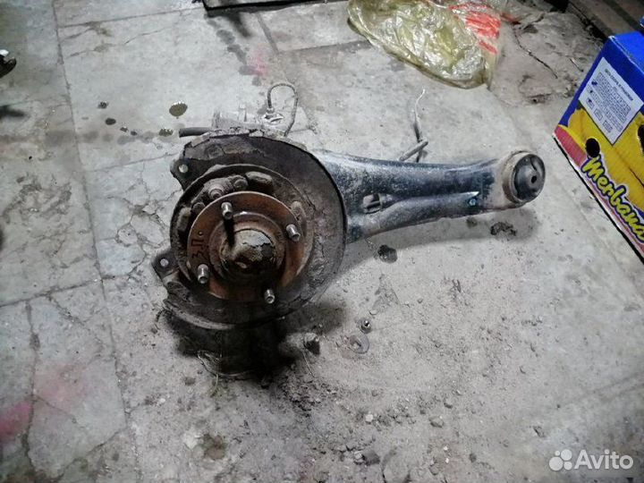 Кулак задний правый Mitsubishi Lancer 9