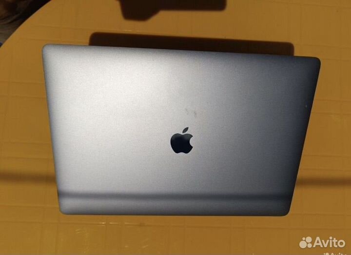 Macbook pro 15 2017 i7 16gb