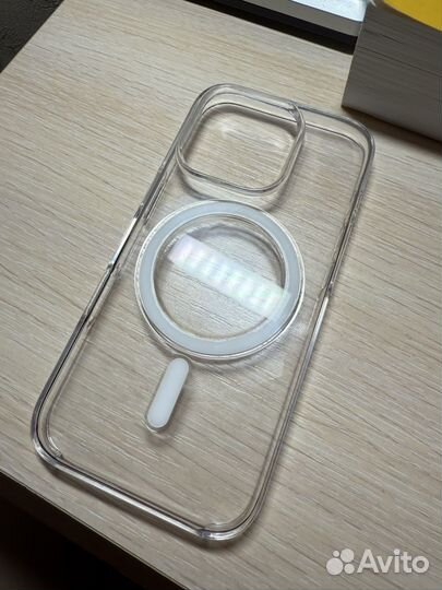 Чехлы на iPhone 16 Pro