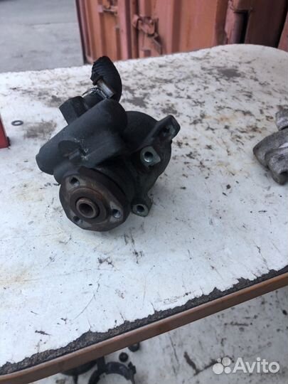 Насос гура на Фольксваген Гольф 3